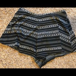 Patterned silky shorts